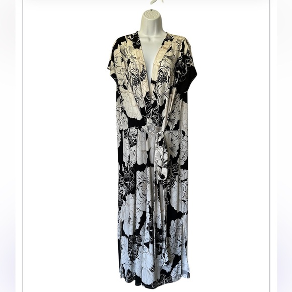 White House Black Market Black and White Floral Midi Dress - Picture 4 of 13